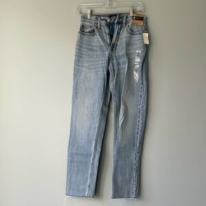 Aeropostale mom Jean size 2 light wash NWT